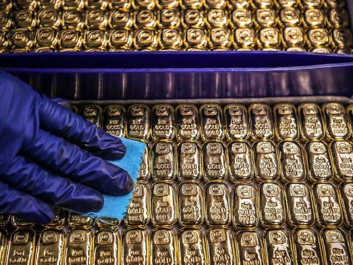Gold tops $4,000 for the first time amid U.S. shutdown
