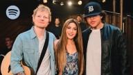 Shakira celebra junto a Ed Sheeran y Beéle los 30 años de Pies Descalzos y los 20 años de Fijación Oral