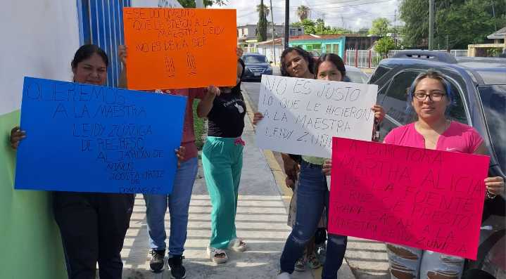 Ordenan reincorporan a maestra de kínder