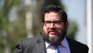 Asesor de Kast aclara controversia por columna y afirma que en "ningún caso" todos los funcionarios son "párasitos" del Estado