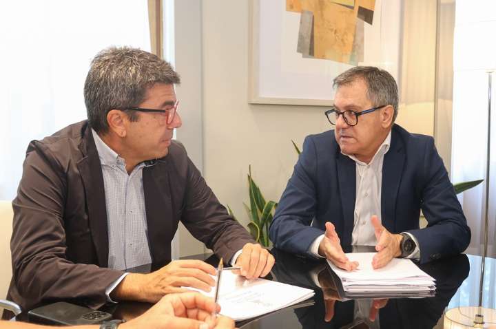 Mazón analiza la puesta en marcha de viviendas de protección pública con alcalde de Agost