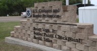 Patrulla Fronteriza detiene a cubano en Texas con 19 migrantes escondidos en su camión