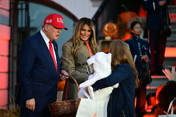 ‘Did They Get That in Lieu of Candy’: Trump Gets Dragged After Awkward Halloween Moment with Kids—Then Repeats Bizarre Trick from His Last Presidency