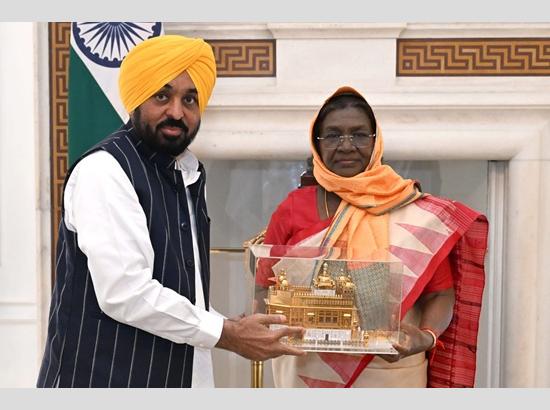 CM Mann invites President Murmu to participate in events to commemorate 350th Martyrdom Day of Sri Guru Tegh Bahadur Ji [ FULL VIEW ]