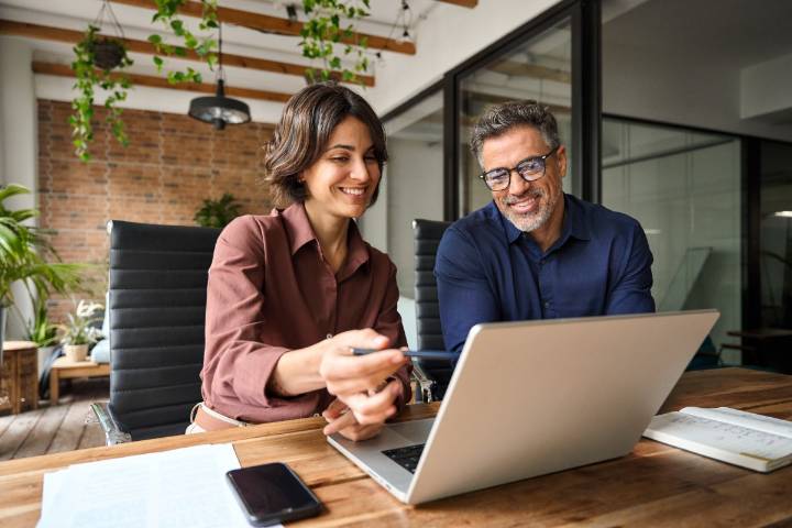10 empleos ‘aburridos’ que pagan más de $50 dólares la hora