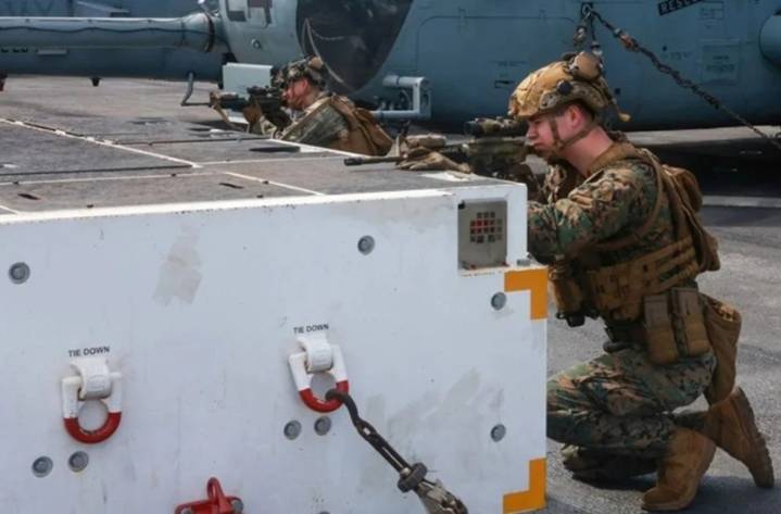 Un estrecho angosto, una grieta que se ensancha: buques de guerra estadounidenses, el giro de Trinidad y la furia de Venezuela en el Caribe