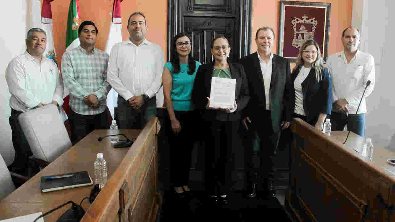 Recibe doctora Karla Córdova González la Licencia Ambiental Integral del Relleno Sanitario Municipal