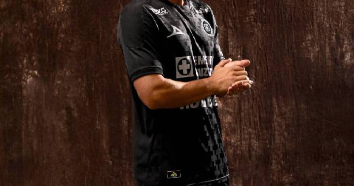 ¡ELEGANCIA CEMENTERA! Cruz Azul presenta su tercer uniforme en la Liga MX