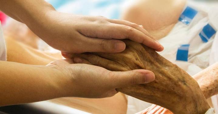 Permiso por fallecimiento y paliativos: Trabajo exige al jefe de la patronal que no frivolice con el dolor