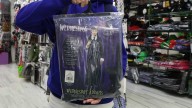 Miércoles Addams, el Joker y las guerreras del K-Pop se apoderan de Halloween en Zaragoza: así viven la locura las tiendas de disfraces