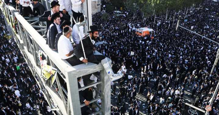 Tens of thousands of ultra-Orthodox Jews protest military draft in Jerusalem
