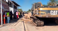Quedan atrapados bajo tierra 2 trabajadores de obra de drenaje en SLRC, Sonora