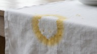 Cómo eliminar las manchas de los manteles con un truco casero y sin dañarlos