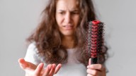 Cuáles son las vitaminas que ayudan a combatir la caída del pelo