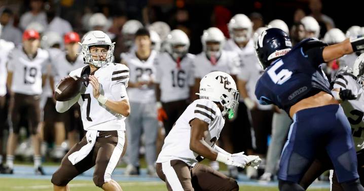 2025 IHSA playoff outlook for Week 8: What do CCL/ESCC teams need to do to make the field of 256?