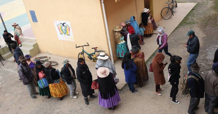 Transcurre con normalidad la segunda vuelta presidencial en Bolivia