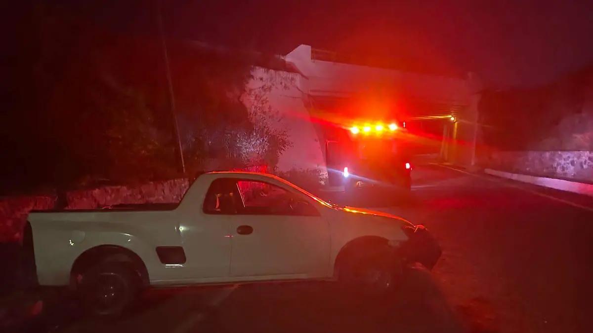 Pierde el control y estrella con zona cerril