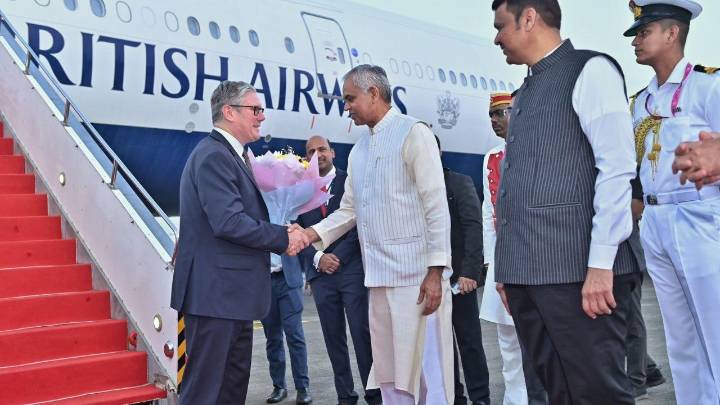 Mumbai LIVE: British PM Keir Starmer interacts with business leaders