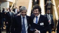 Denuncian a Javier Milei, Luis Caputo y al presidente del BCRA por delitos contra la soberanía nacional