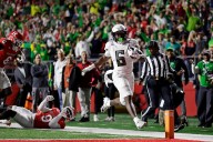 Watch: Oregon RB scores 3 touchdowns as Ducks build huge lead at Rutgers