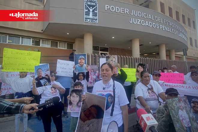 Protestan familiares de abuela y nieta atropelladas previo a audiencia