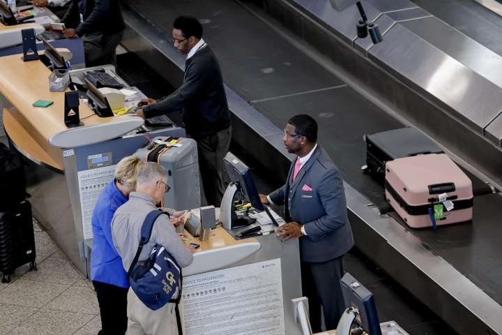 Crece inquietud por atrasos y cancelaciones de vuelos por cierre de Gobierno en EEUU