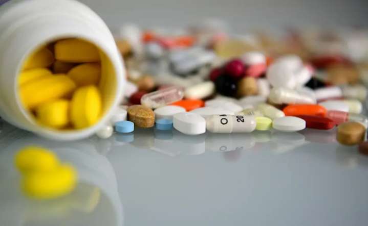 Gobierno niega falta general de medicamentos, pero reconoce trabas en entrega