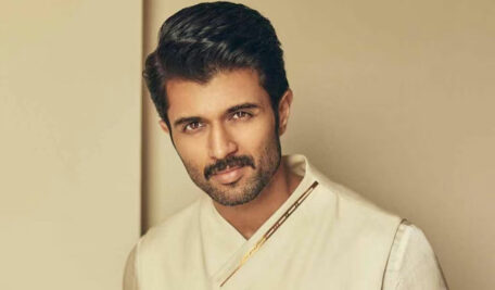 Watch: Actor Vijay Devarakonda escapes unhurt in road accident near Gadwal
