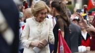 La Reina Sofía vuelve a Oviedo con un elegante traje joya y demuestra su complicidad con Letizia
