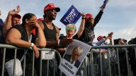 La opinión favorable a Trump entre los latinos cae drásticamente del 44% al 25%