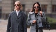Botas UGG para llevar con jeans elegantes y ser la mejor vestida de la oficina en otoño/invierno 2025