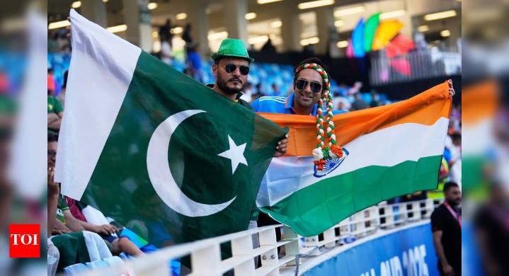 Ahead of Pakistan game, snake scare headlines India training session at R Premadasa Stadium