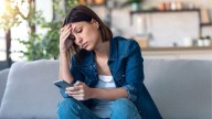 Si su celular hace esto de forma inesperada, quiere decir que delincuentes lo han hackeado y puede ser víctima de estafa