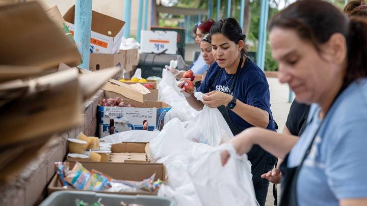 LAUSD to provide 3 meals a day amid lapse in CalFresh benefits