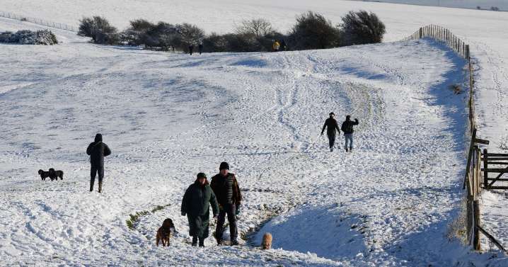 UK snow forecast with 7cm on the cards as weather maps reveal exact date