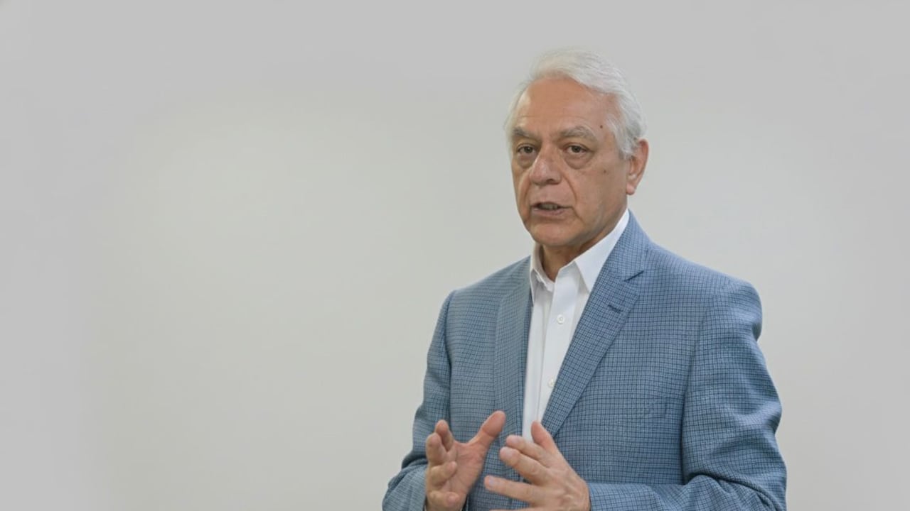 Petro designó a Bernardo Camacho como nuevo superintendente de Salud; este es su perfil