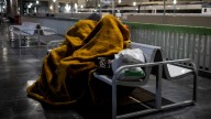 El gerente de la estación de buses, ante las personas sin hogar que se refugian en Delicias: «La imagen para el viajero es como la que daba Barajas»