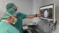 Córdoba estrena cirugía cerebral con paciente despierto en un hospital privado: “Tocar el piano me ayudó a salvar mi cerebro”