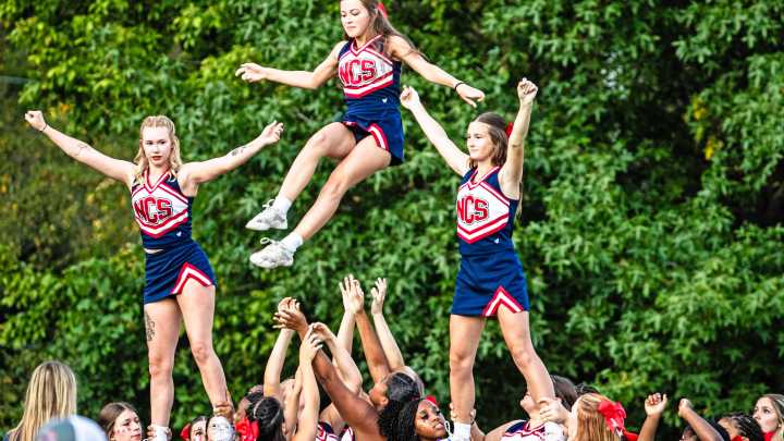 Delaware high school cheerleaders