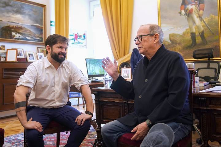 Silvio Rodríguez visita a Boric en La Moneda: “Venir a Chile siempre es maravilloso”