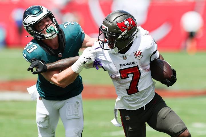 Deadspin | Bucs RB Bucky Irving out vs. Seahawks, could sit next week