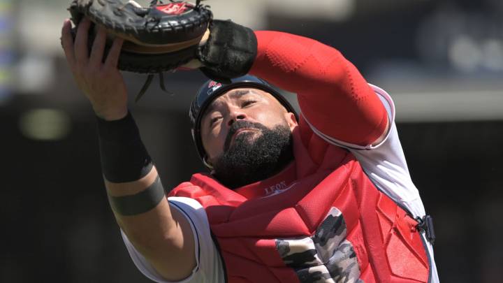 Braves Kick Off Offseason By Signing Ex
