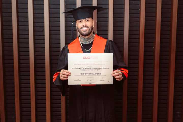 Nicky Jam recibe título Honoris Causa.