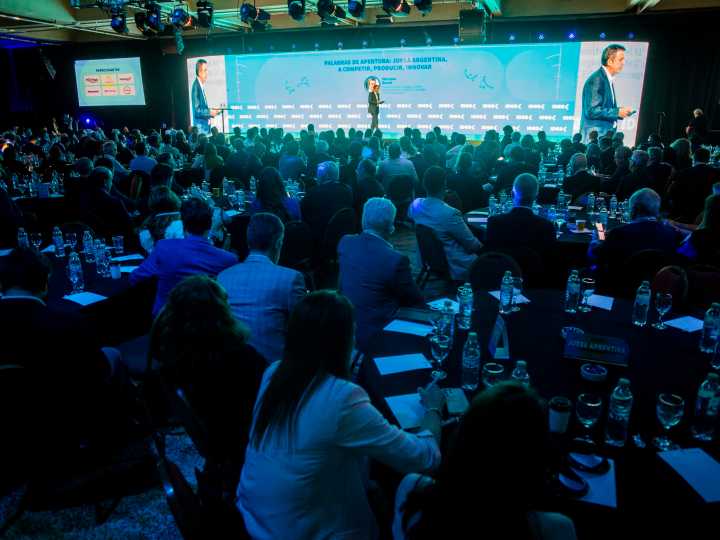 La noticia de los US$ 40.000 millones que aportará Estados Unidos impactó en el Coloquio de IDEA