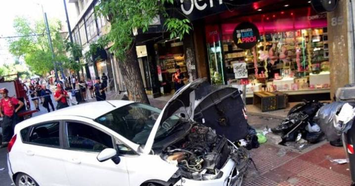 Un conductor perdió el control del auto y atropelló a varias personas