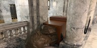 Intruder breaks into, vandalizes Washington State Capitol