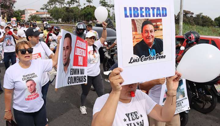 Protesta en el Puente Simón Bolívar: familias piden al Gobierno intervenir por colombianos presos en Venezuela