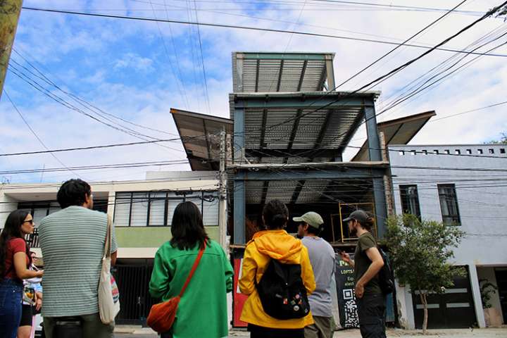 Caminata expone crisis de vivienda