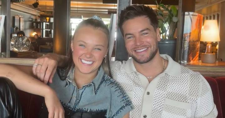 JoJo Siwa says 'don't do that' as she makes live gig plea over boyfriend Chris Hughes