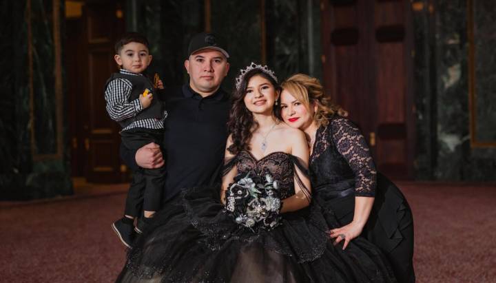 Chicago father of teen battling rare cancer ordered released from ICE custody